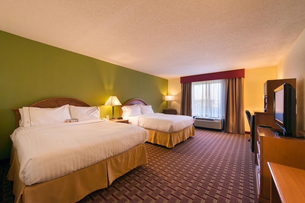 Holiday Inn Express Hotel & Suites Tampa-Anderson Road-Veterans Exp By Ihg West Chase Exterior photo