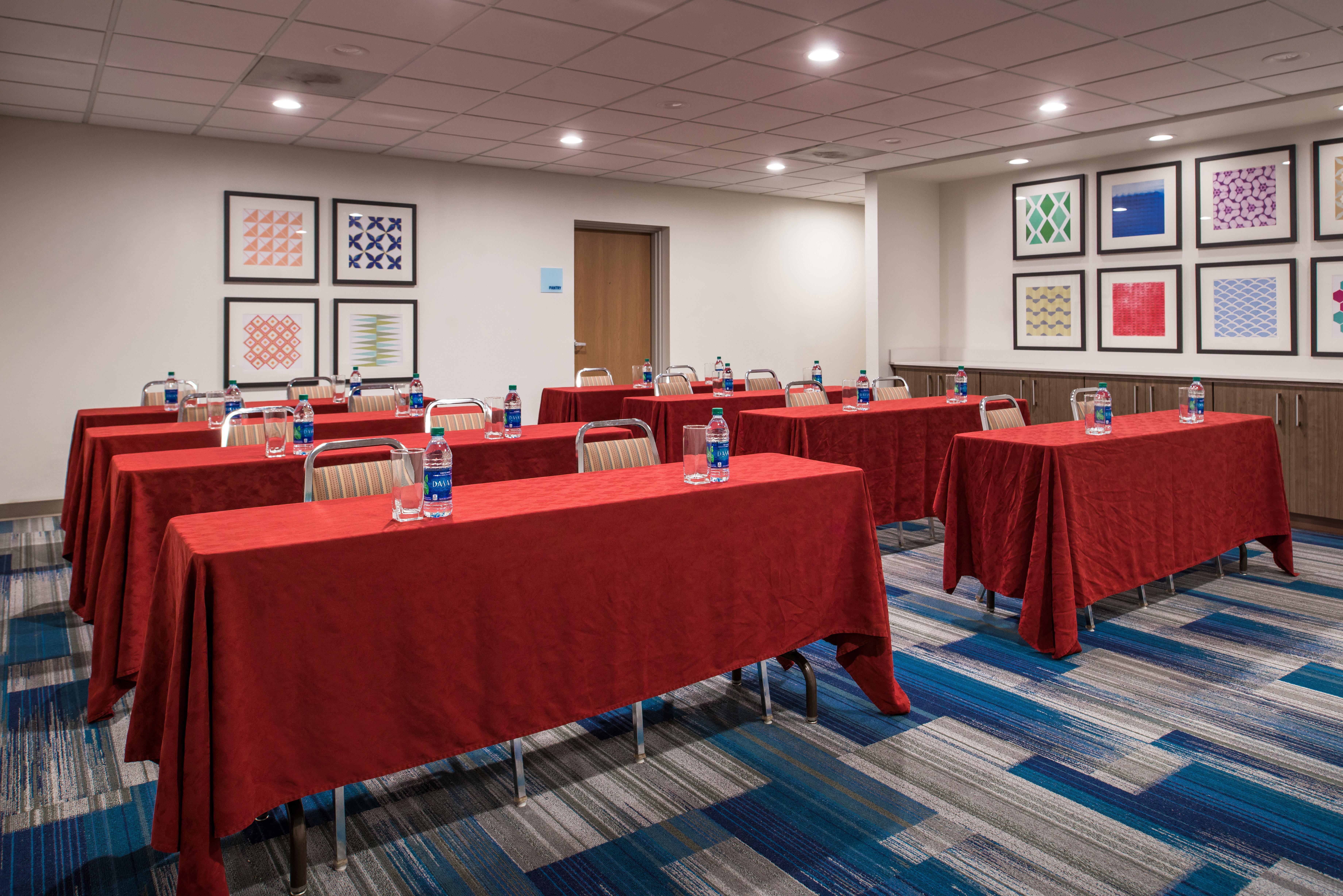 Holiday Inn Express Hotel & Suites Tampa-Anderson Road-Veterans Exp By Ihg West Chase Exterior photo