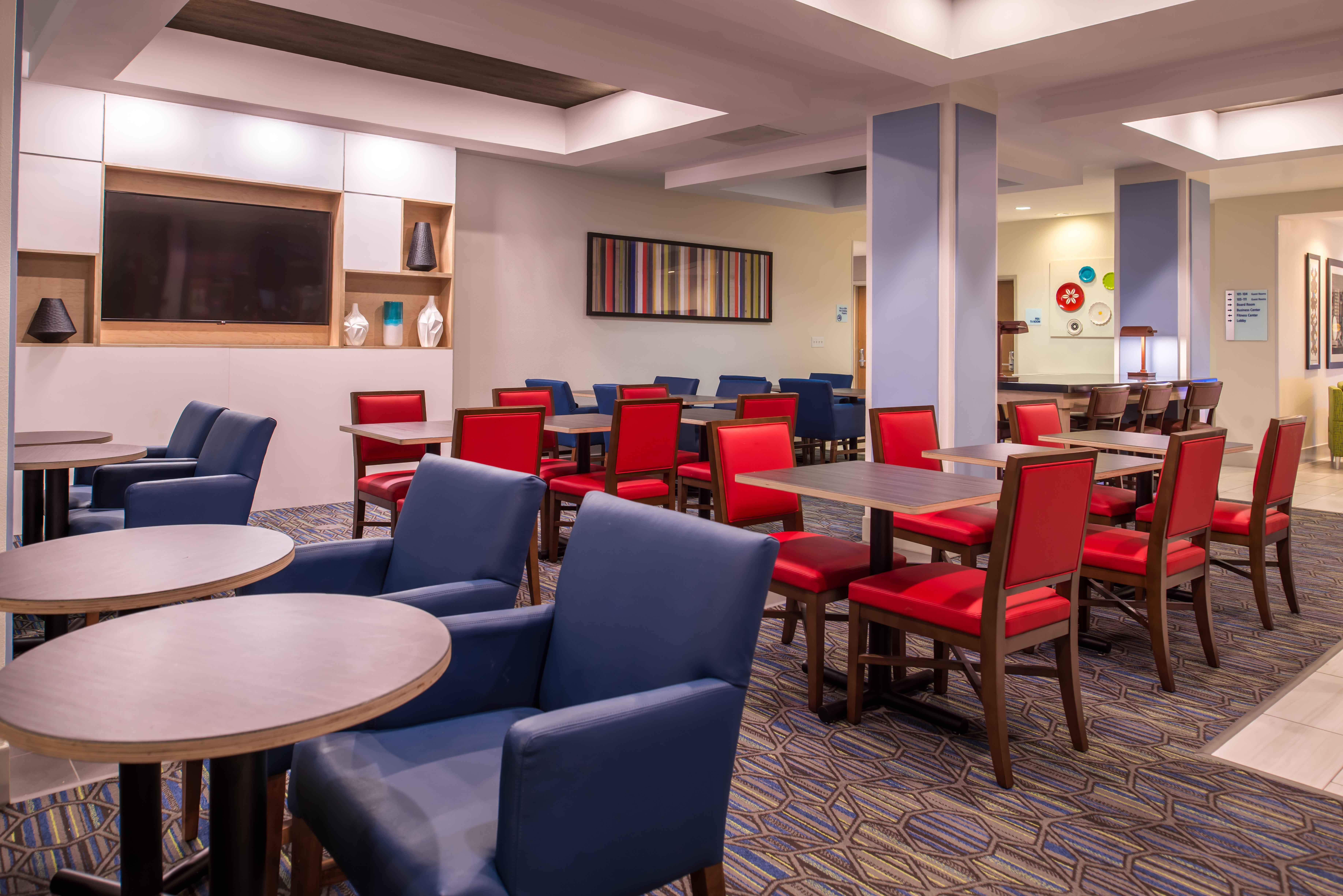 Holiday Inn Express Hotel & Suites Tampa-Anderson Road-Veterans Exp By Ihg West Chase Exterior photo