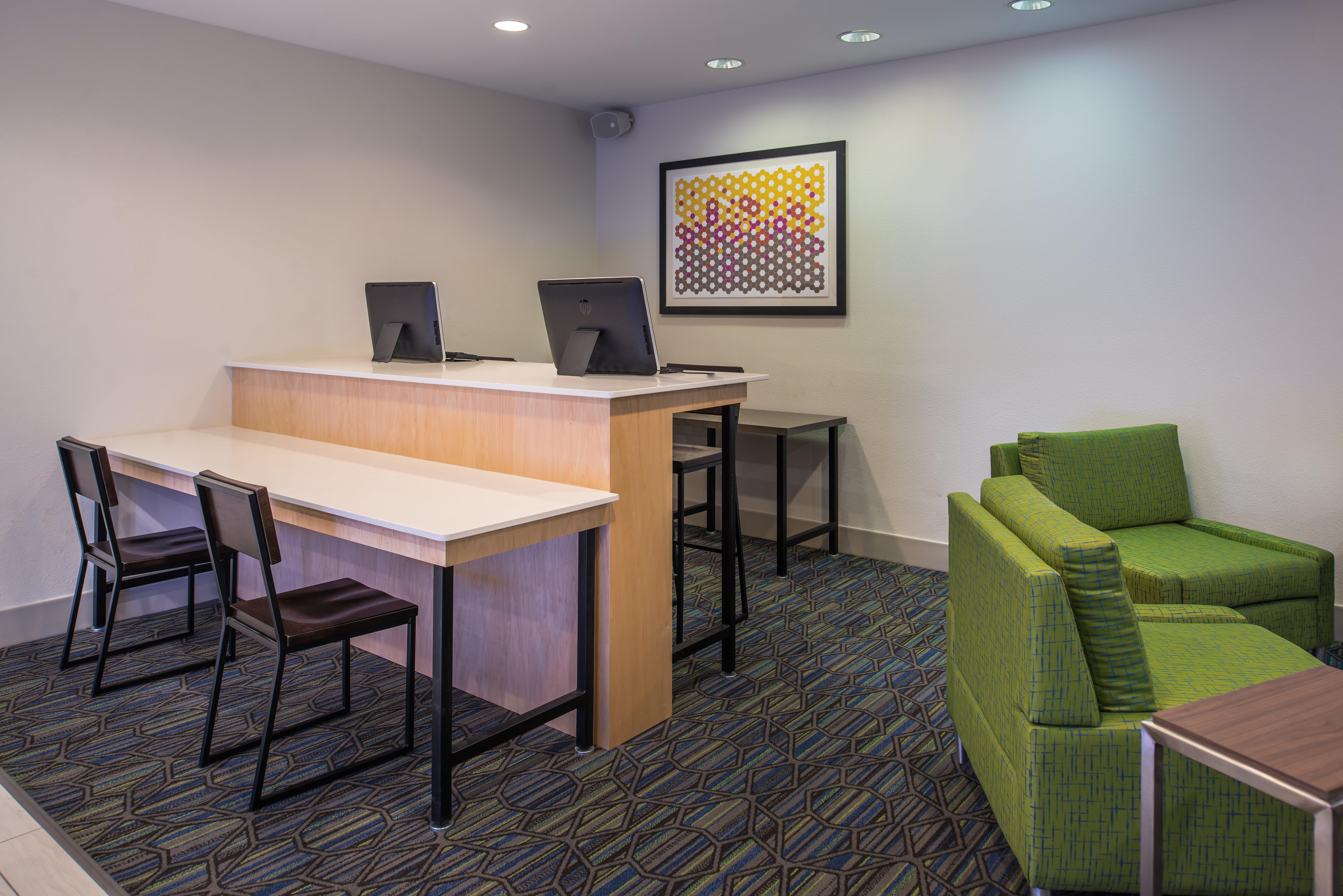 Holiday Inn Express Hotel & Suites Tampa-Anderson Road-Veterans Exp By Ihg West Chase Exterior photo