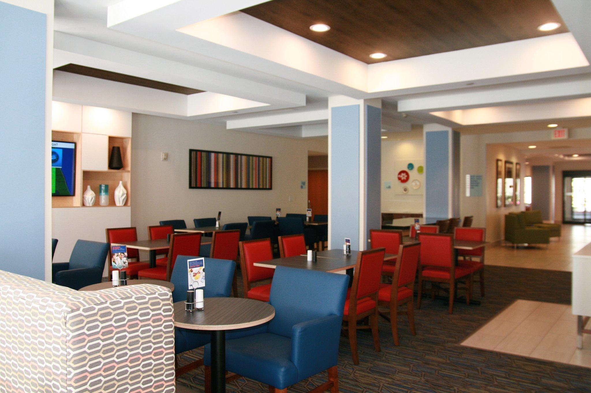 Holiday Inn Express Hotel & Suites Tampa-Anderson Road-Veterans Exp By Ihg West Chase Exterior photo