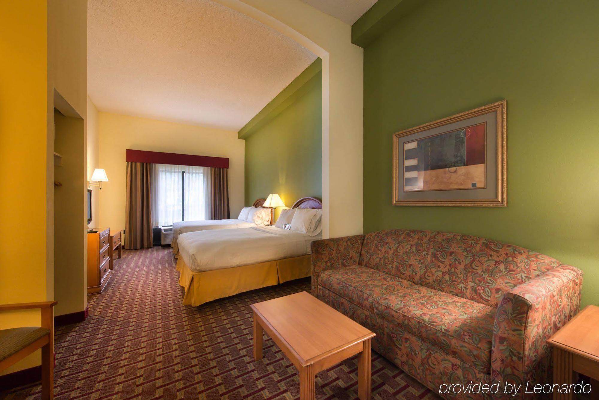 Holiday Inn Express Hotel & Suites Tampa-Anderson Road-Veterans Exp By Ihg West Chase Exterior photo